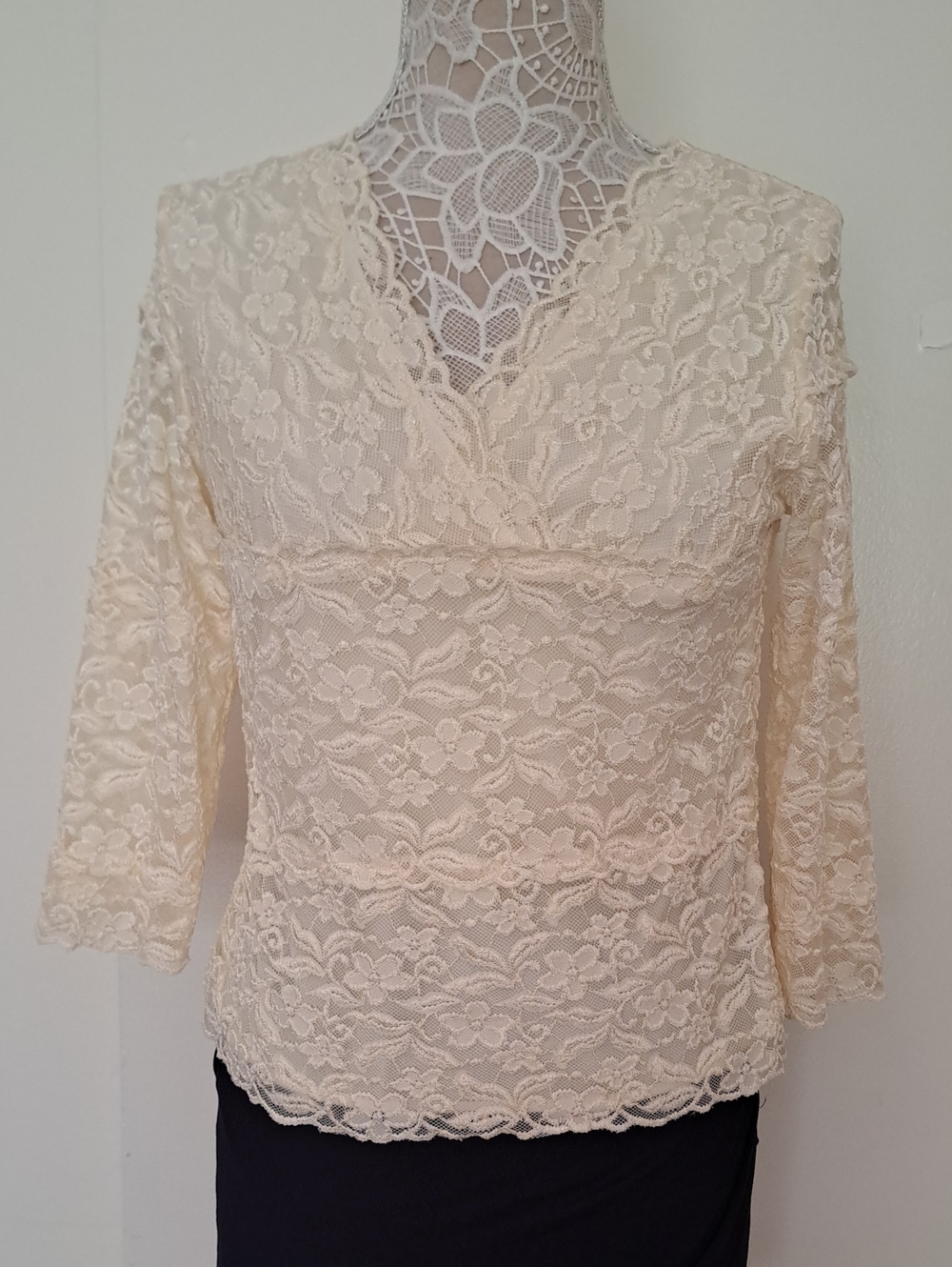 Coldwater Creek Cream Lace Long Sleeve V-Neck Top